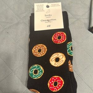 Donut resist my socks